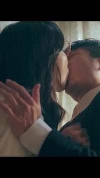 Una MILF asiatica calda seduce il segreto del suo studente-insegnante Qin