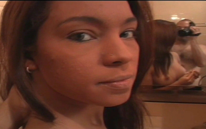 Genuine XXX: Perfektní velká prsa a skvělý zadek Obří Klitoris Submisivní děvka...