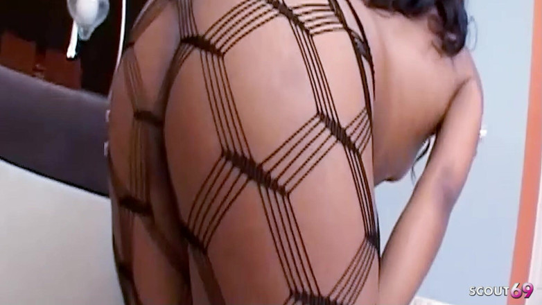 Full porn collection: Sexig mager svart tonåring Vanessa Monet knullas anal av sin...