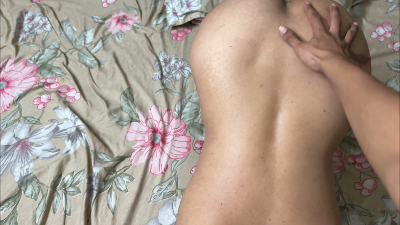 Saarabhabhi6: Adik tiriku yang super seksi ini marah besar waktu kami...