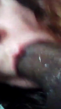 UNE BOUCHE REMPLIE DE BITE