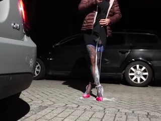 Meine beine sind voller sperma und ich bin in einem keuschheitskäfig mit elektrizität gefangen