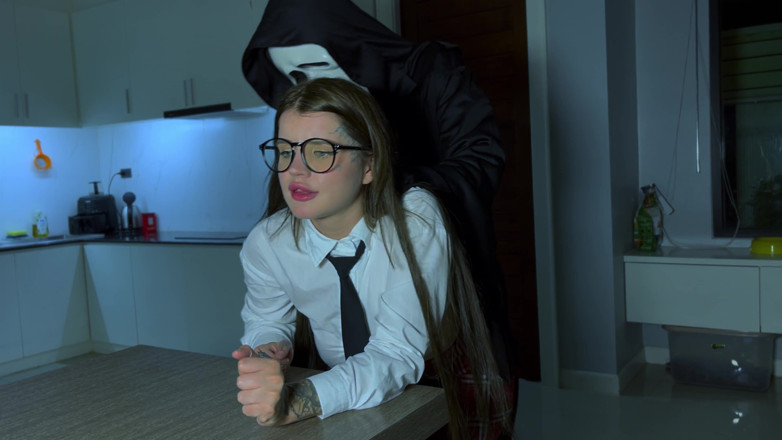 SkinLovers: Anal dur cu țipete. Parodia porno a filmului țipete de Halloween