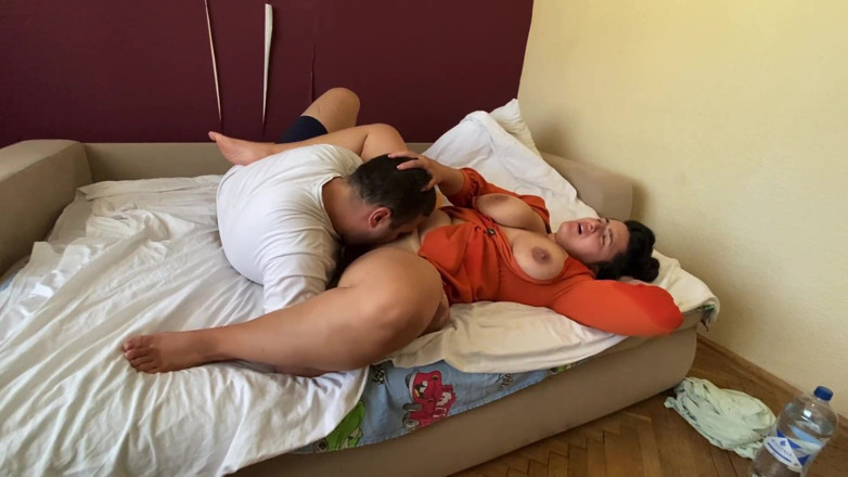 LOLATHESTAR: Külotumu düşürüyorum ve beni izlemesine izin veriyorum ve aniden amımı...