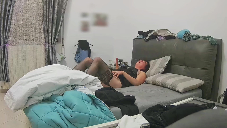 Chupita84: 아내가 혼자 자위하는 모습을 몰래 엿봤다