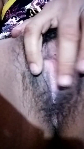Hotevaaa: Fingering pussy till wet
