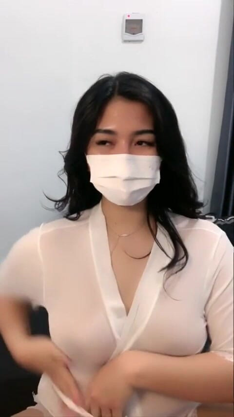 Chinita Wife: Verbazingwekkend heet en mooi meisje dat haar perfecte tieten online...