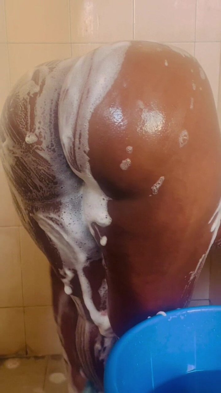 Pretty B: Futând-o pe sora mea vitregă nevinovată supusă