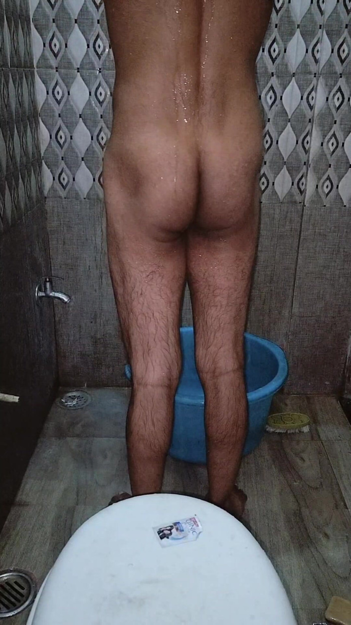 Tarun: ช่วยตัวเองในห้องน้ํา