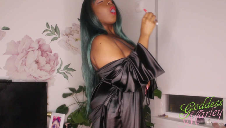 Goddess Marley: นักสูบบุหรี่อวบ