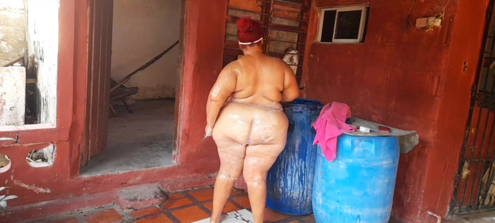 Gordita Culo Rico: Espió a mi madrastra mientras ella se duchaba en la...