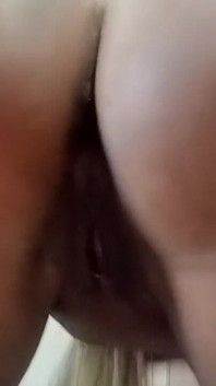 Cantik MILF fuckable untuk anda