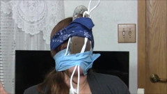 Selfgags classic: La ragazza amatoriale della porta accanto si strozza da sola!