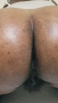 Pourriez-vous entrer votre bite lentement dans ma chatte ?