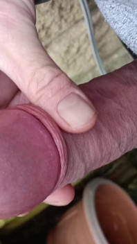 Caliente consolador, gran polla con cabeza de hongo de cerca, masturbándose y corriéndose al aire libre - rockard papi