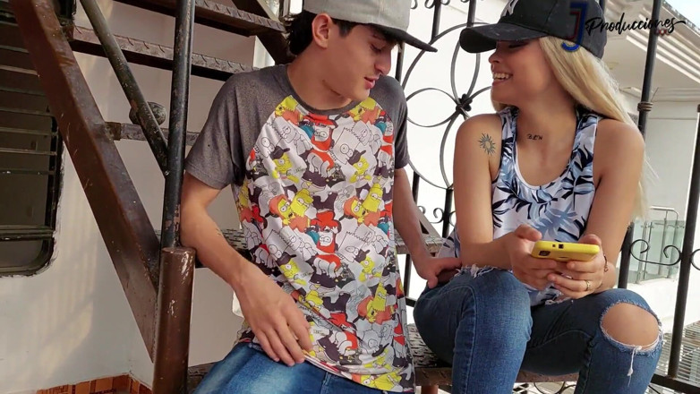 RASHEELHILLS: น้องสาวต่างแม่ตัวเมียเงี่ยนทันทีที่เห็นฉันมา แล้วเราก็เย็ดกันที่หน้าต่างบ้าน