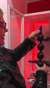 Dominatrix meesteres April - Toegang tot de kerker