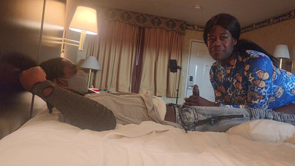 Wondahead21: Nằm lại & nhận tin nhắn cổ họng