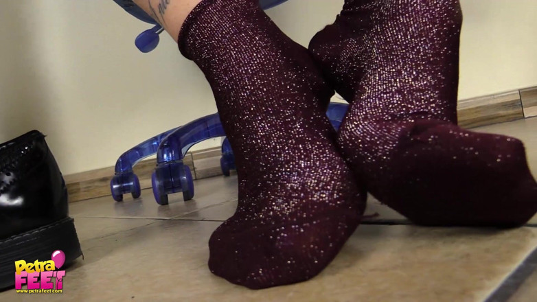 Foot Fetish HD: Petra in jeans