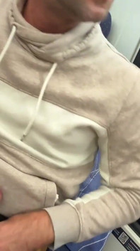 Tim Blesh călărește în tren cu ejaculare