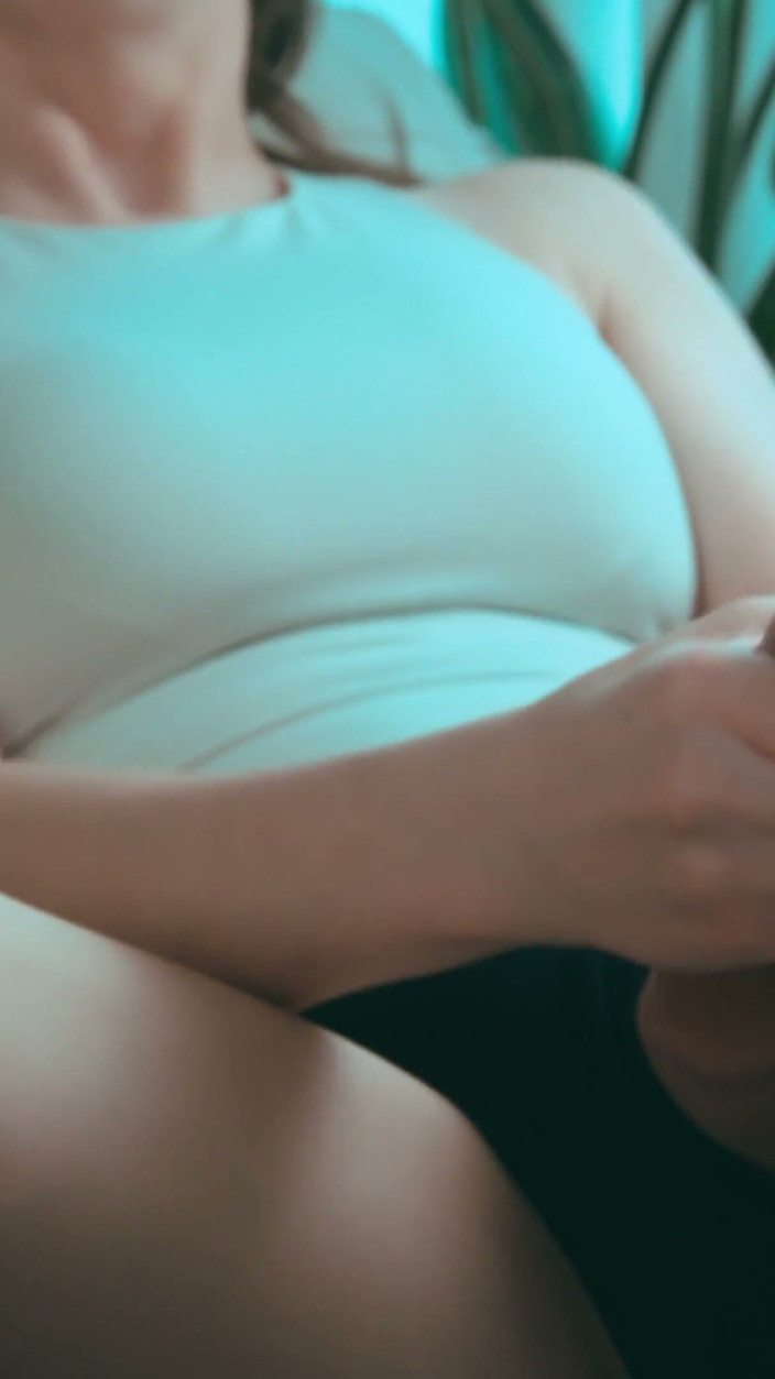 Imilia Audley: Làm tình với con cu futa khổng lồ của chị...