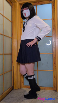 Camerino di sissy Kanisa: cambia i vestiti per andare in classe di pe