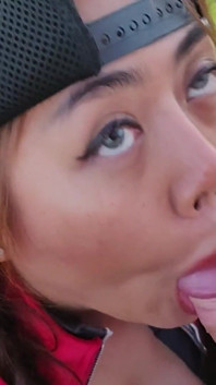 Ahegao-blowjob im freien