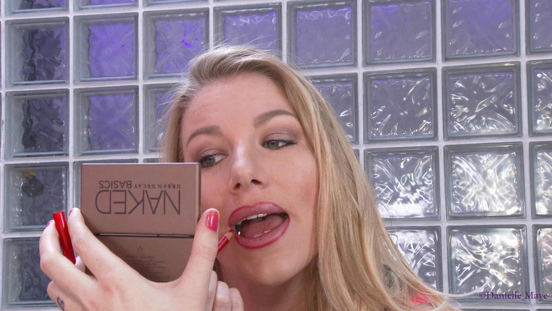 Danielle Maye: Red Lipstick
