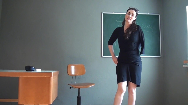 Mary Amputee Pretender: Real Estate Professional Who Appears to Be an Arm Amputee