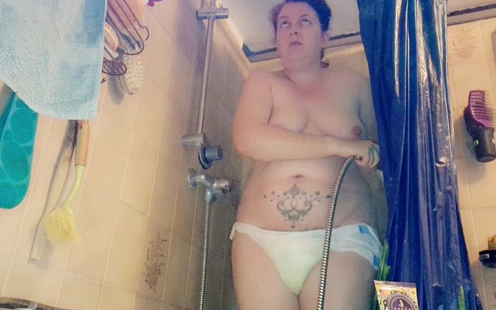 Nicoletta Fetish: Big Dirty Diaper in the Shower with Your Italian Stepmother