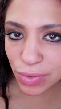 हॉट काले बाल वाली mariah chanel pov(देखने का बिंदु) लंड चुसाई और वीर्य निगलना