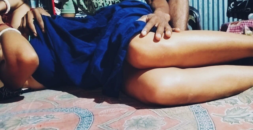 Teensex: 曲線美のミルフ・バービは若いデヴァルを誘惑し、濡れた膣に大きなペニスを注ぎ込み、入浴後に深く探求する。
