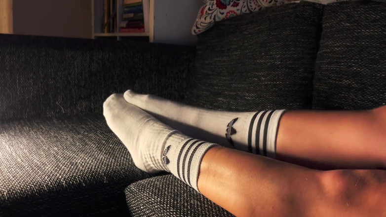 Akoni Pule: Enlève mes chaussettes blanches et profite de mes pieds