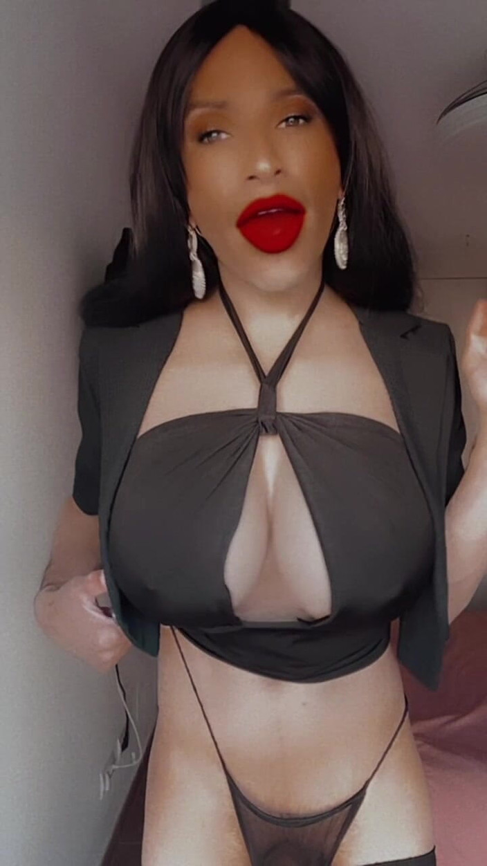 Sissy Slut Brianna: Sguardo dolce, intenzioni pericolose