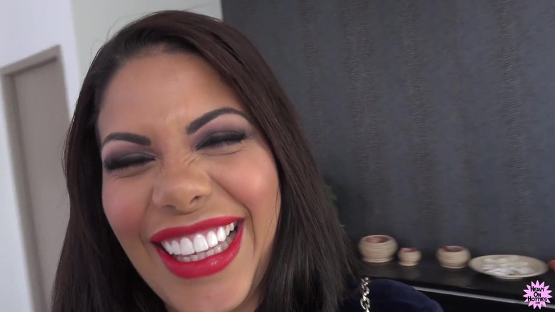 Heavy on Hotties: Kesha Ortega s křivkami dostává výstřik na zadek bubliny