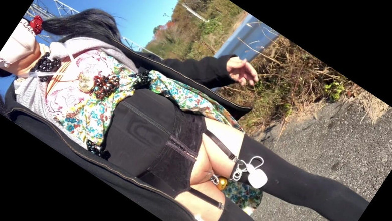 megu2002: 아침부터 독립 훈련 No24 노출 걷기