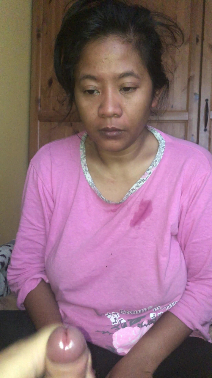 Megacute9999: Indonesian Whore Sucks Cock and Takes a Huge Cumshot in...