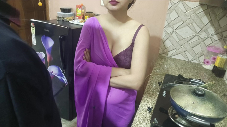 Hornycouple149: देसी भारतीय सौतेली मम्मी अपने सौतेले बेटे विवेक को जन्मदिन पर चौंका देती है हिंदी आवाज में गंदी बात