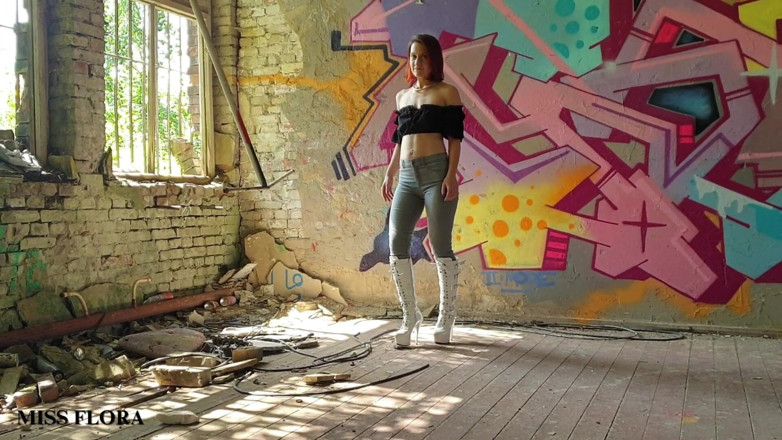 Miss Flora: In meinen weißen stiefeln gehen und necken - teile 1 und 2