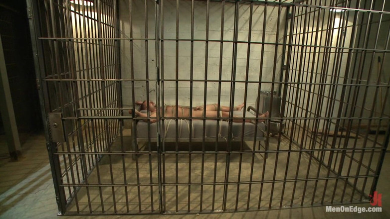 Men on Edge: Officer justice heruntergenommen und sein riesiger schwanz von zwei perversen...