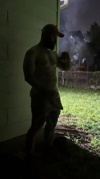 Rokok halaman belakang, air mani dan kencing