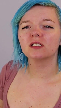 Ragazza ti sodomizza e poi gioca nel tuo sperma