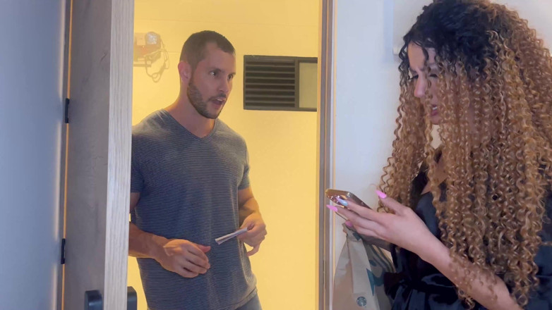 Duncan Saint: Handyman Comes to Fix Her Sink