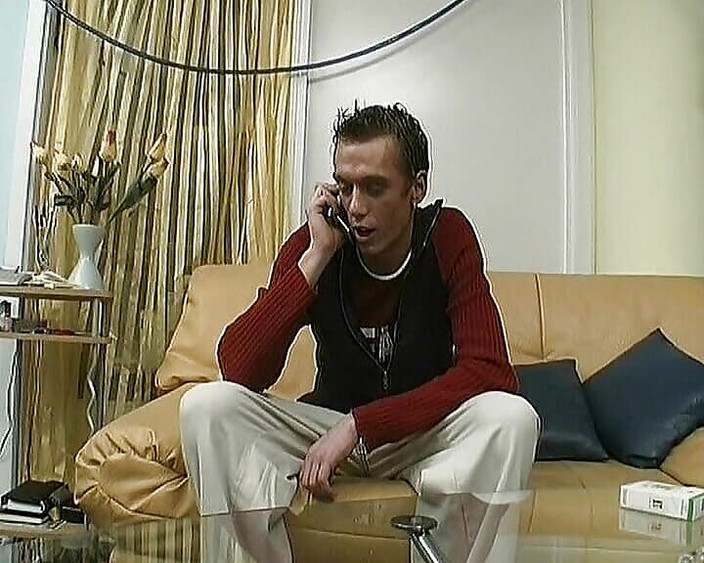 Deutsche XXX Filme: यह युवा सुंदरी जानती है कि आदमी का वीर्य कैसे निकालना है