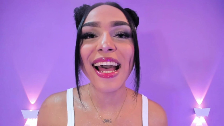 Brittany Gil: Lèvres Juteuses Sexy