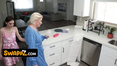 Swappz: 새 여친의 쪼이는 보지에 자유롭게 접근할 수 있는 배다른 아들 - Swappz