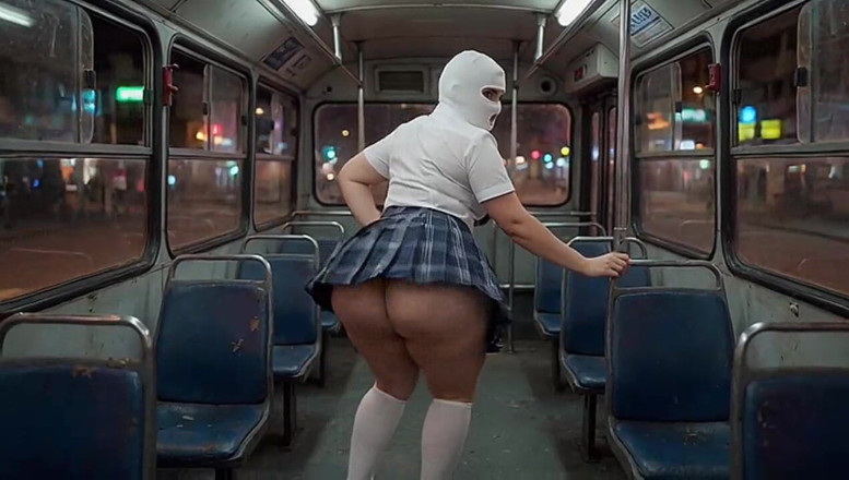 Xprohibidox1: BbW maskovaná studentka Twerks velký zadek v autobuse v noci