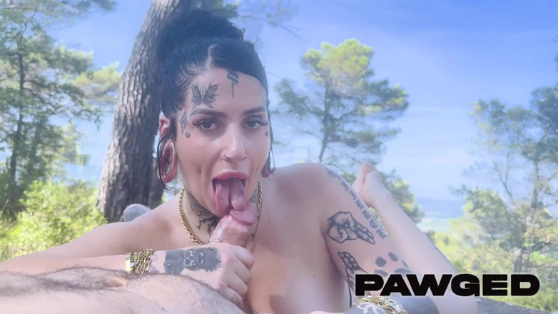 PAWGED: jangal men phrench veshya