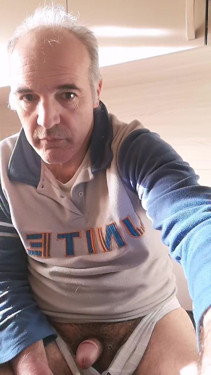 Setesesso7: Pancutan air mani di dalam seluar dalam putih