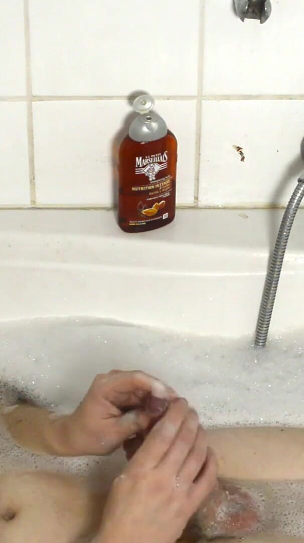 Jerk in bathtube (Sara non-binary) Jerk in bathtube (Sara non-binary)